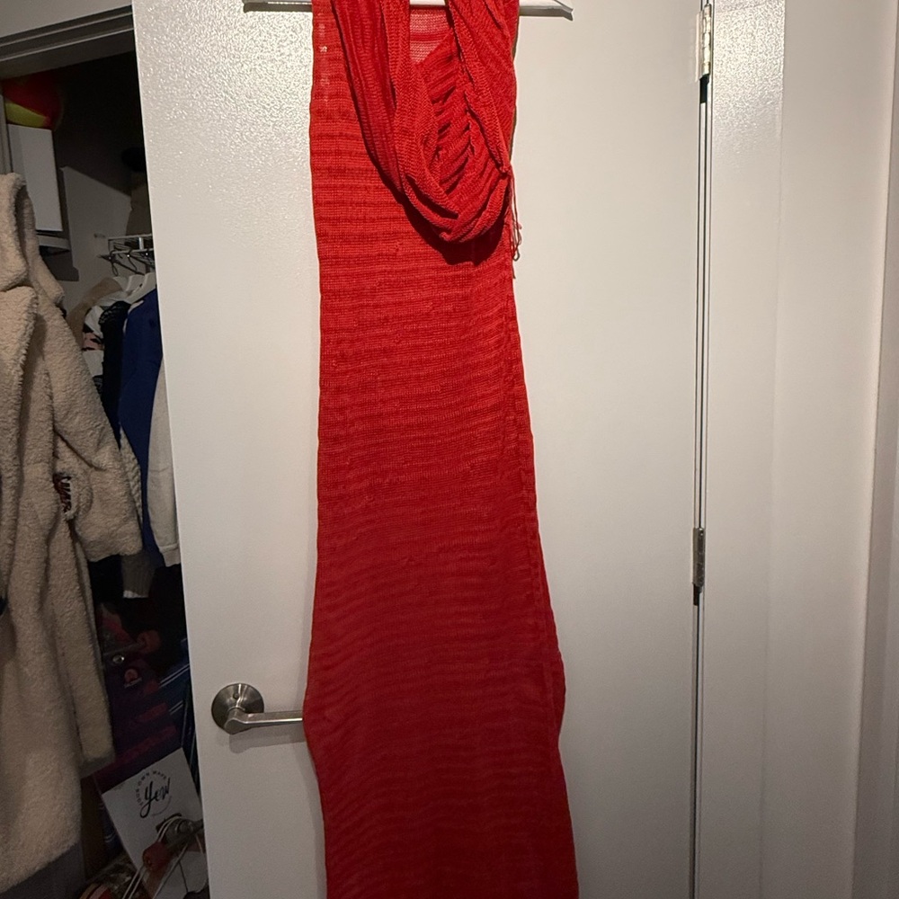 Elegant Red Maxi Dress - Picture 5 of 5